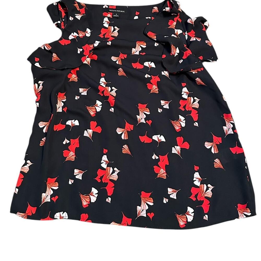 Black and Red Banana Republic Floral Blouse, flowy arm accents, Size Small